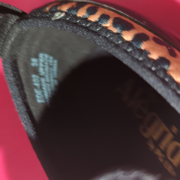 Alegria Eden Slipon In Leopard Print, Size 8-8.5, Like New - Picture 6 of 7